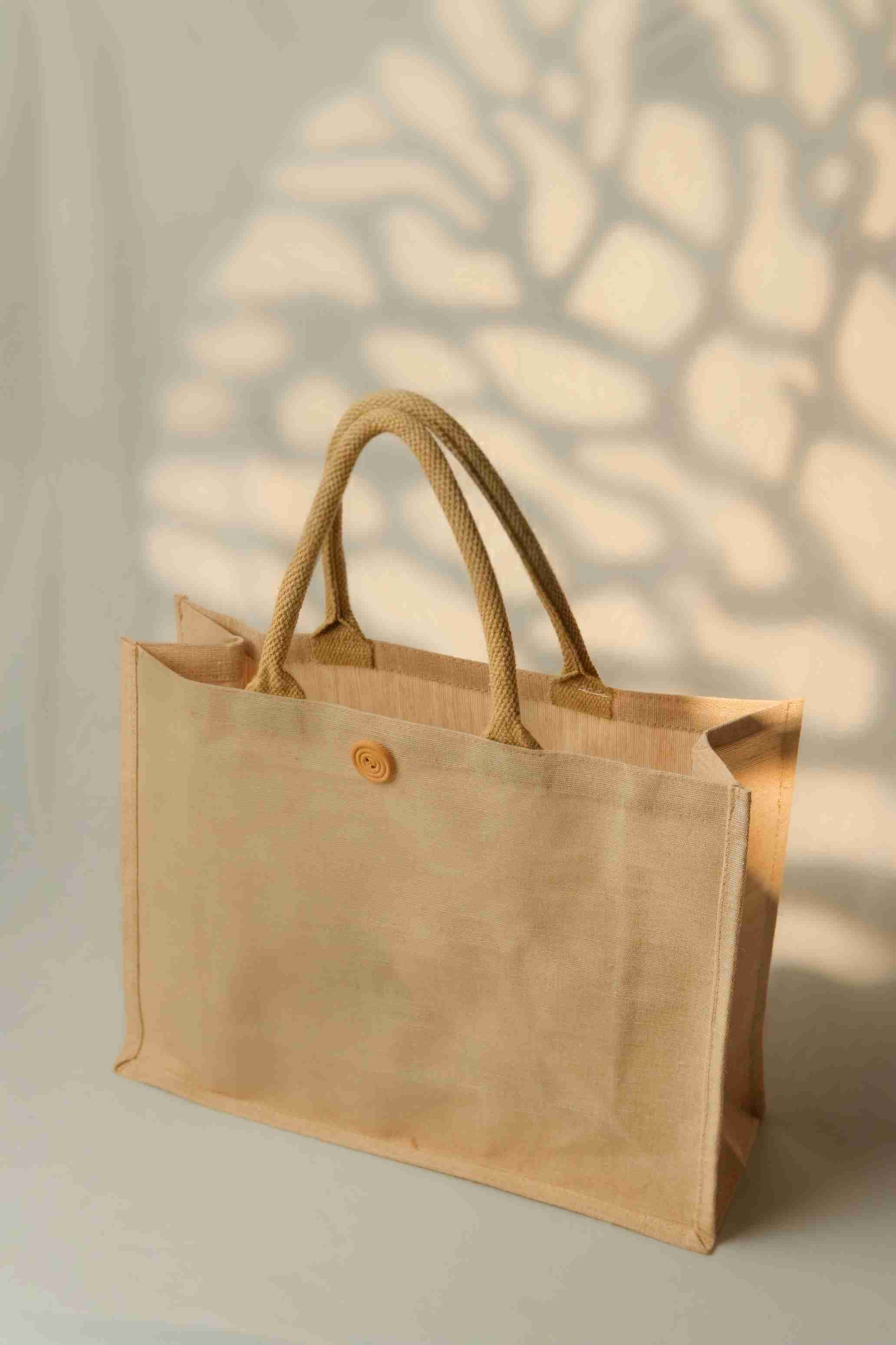 Juco bag with Wooden Button Closure