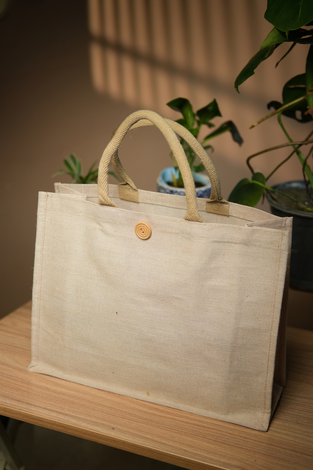 Juco bag with Wooden Button Closure