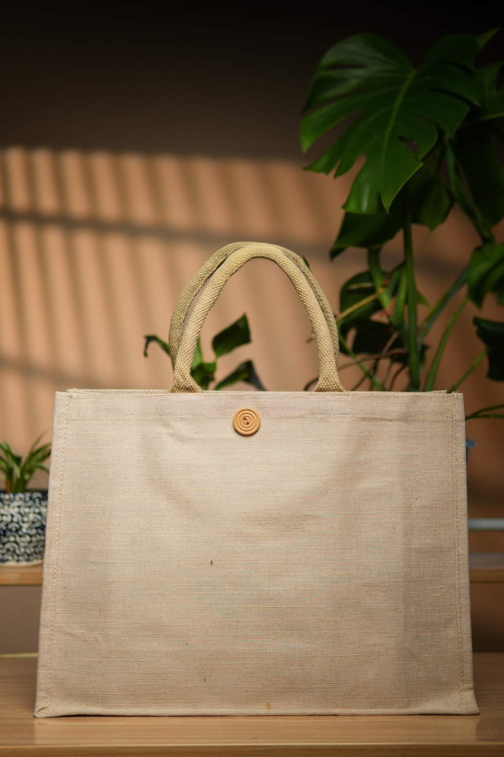 Juco bag with Wooden Button Closure