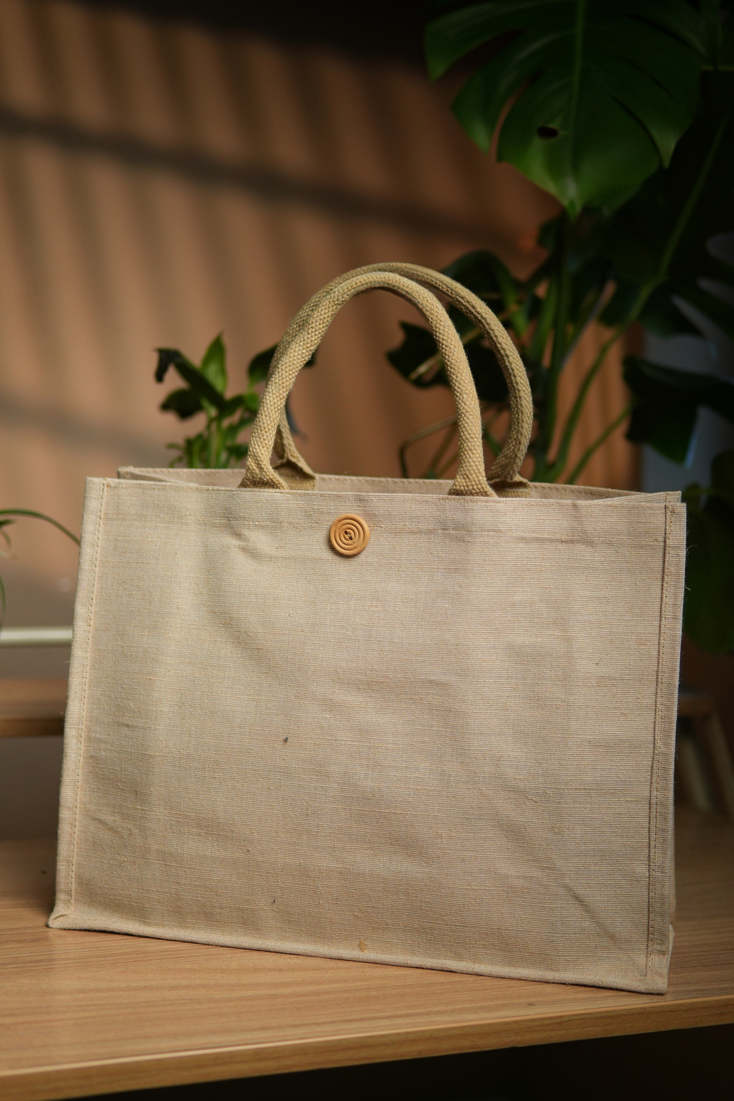 Juco bag with Wooden Button Closure