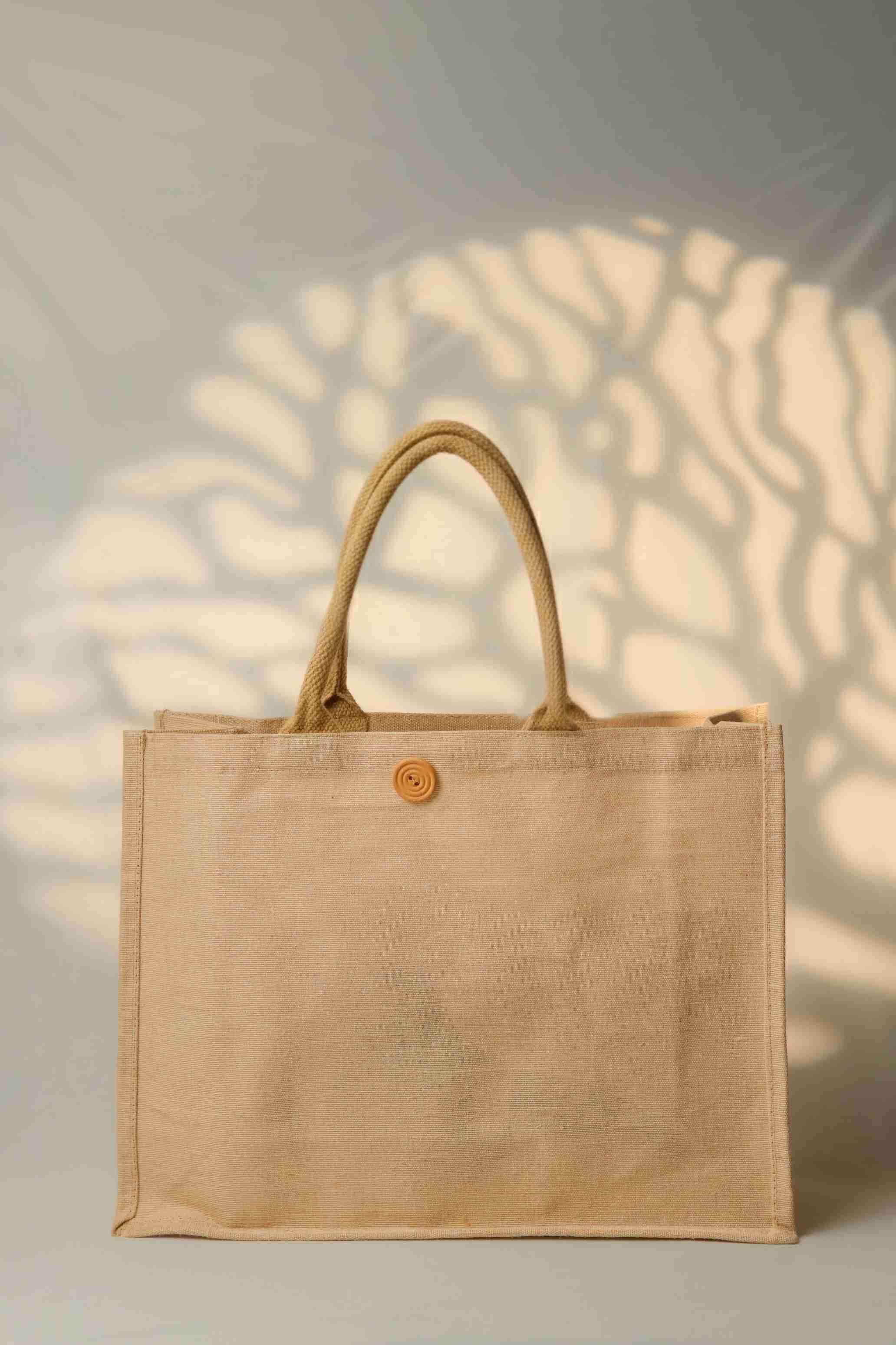 Juco bag with Wooden Button Closure